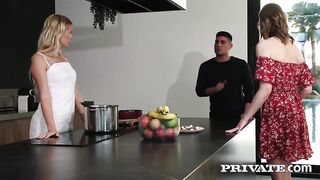 Two girlfriends seduced a guy into a passionate group sex ????