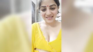 Instagram Influencer Vandana Pathak Live Showing Pink Bra Strap