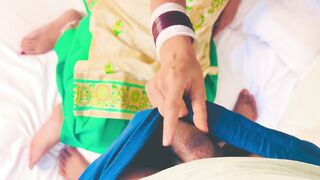 Ghar par koye nahin hai chalo step sister hum sex karate hain mujhe kandom pasand nahin hai sautele bahan please apne kapade kholo