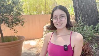 Penelope, 19 Ans, Vendeuse De Cosmetiques Sur Paris