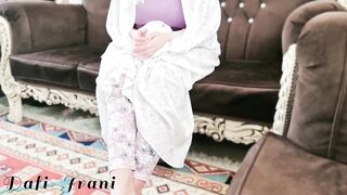 همسایه سکسی و حشریمون اومد خونه گفت من کسی رو ندارم میخوام کیرتو ببینم و...سکس طولانی(مکالمه فارسی)