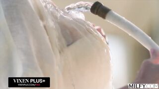 MILFY Anal-Loving MILF Paris Lincoln Gets Her Flawless Ass Filled Up