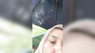 Bunda Cantik Penjaga Warung Kolam Renang