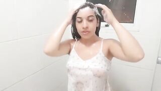 lavei o cabelo e apareceu as tetas